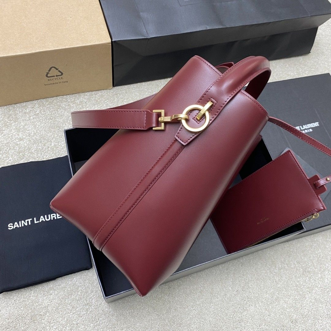Y*L le 37 in shiny leather 26x20x12cm