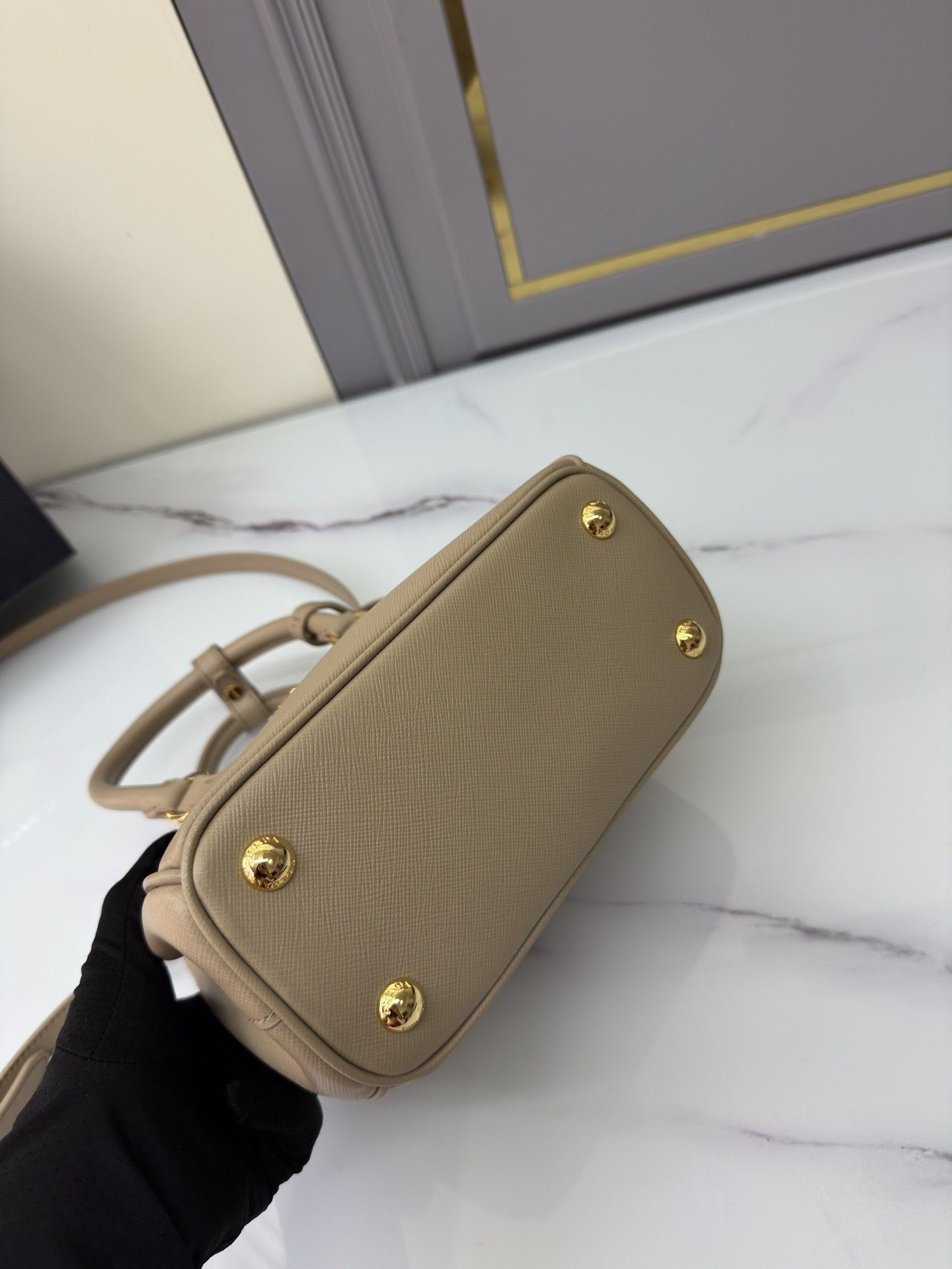 Pra*a galleria mini saffiano leather bag 20x15x9.5cm
