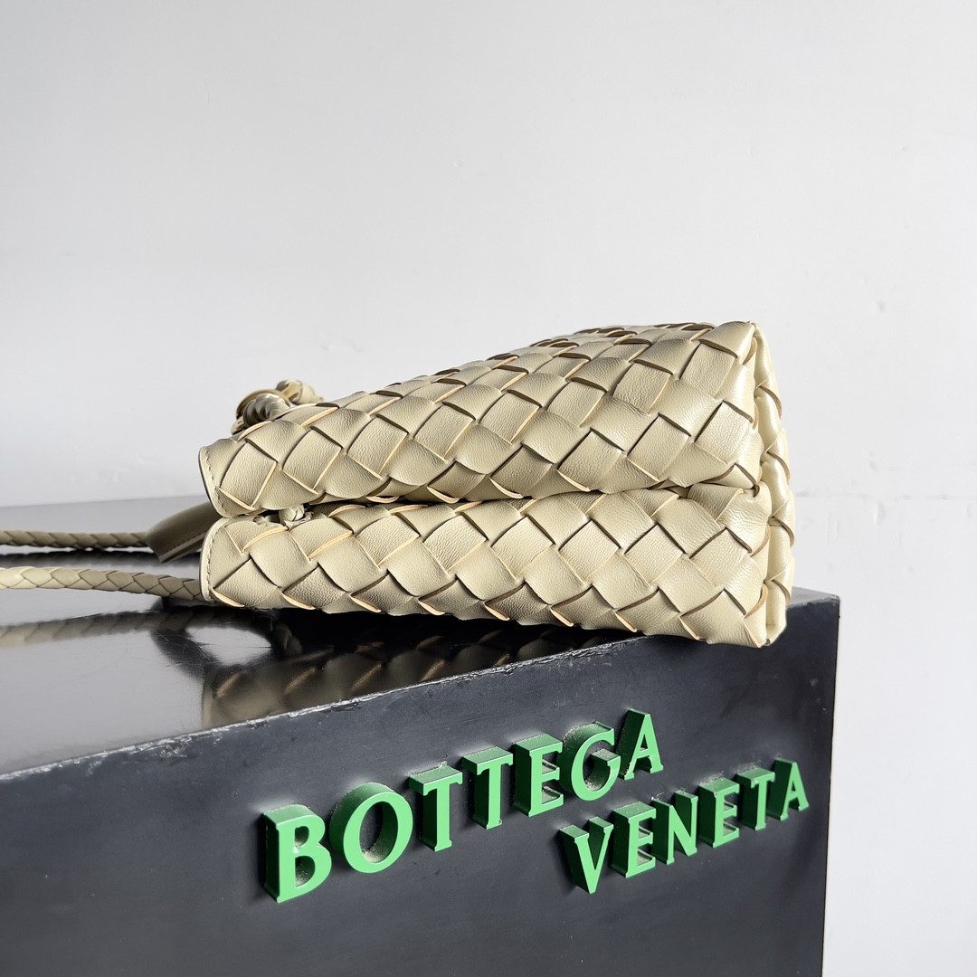 bo*te*ga Ve*ne*ta small andiamo 25x22x10.5cm