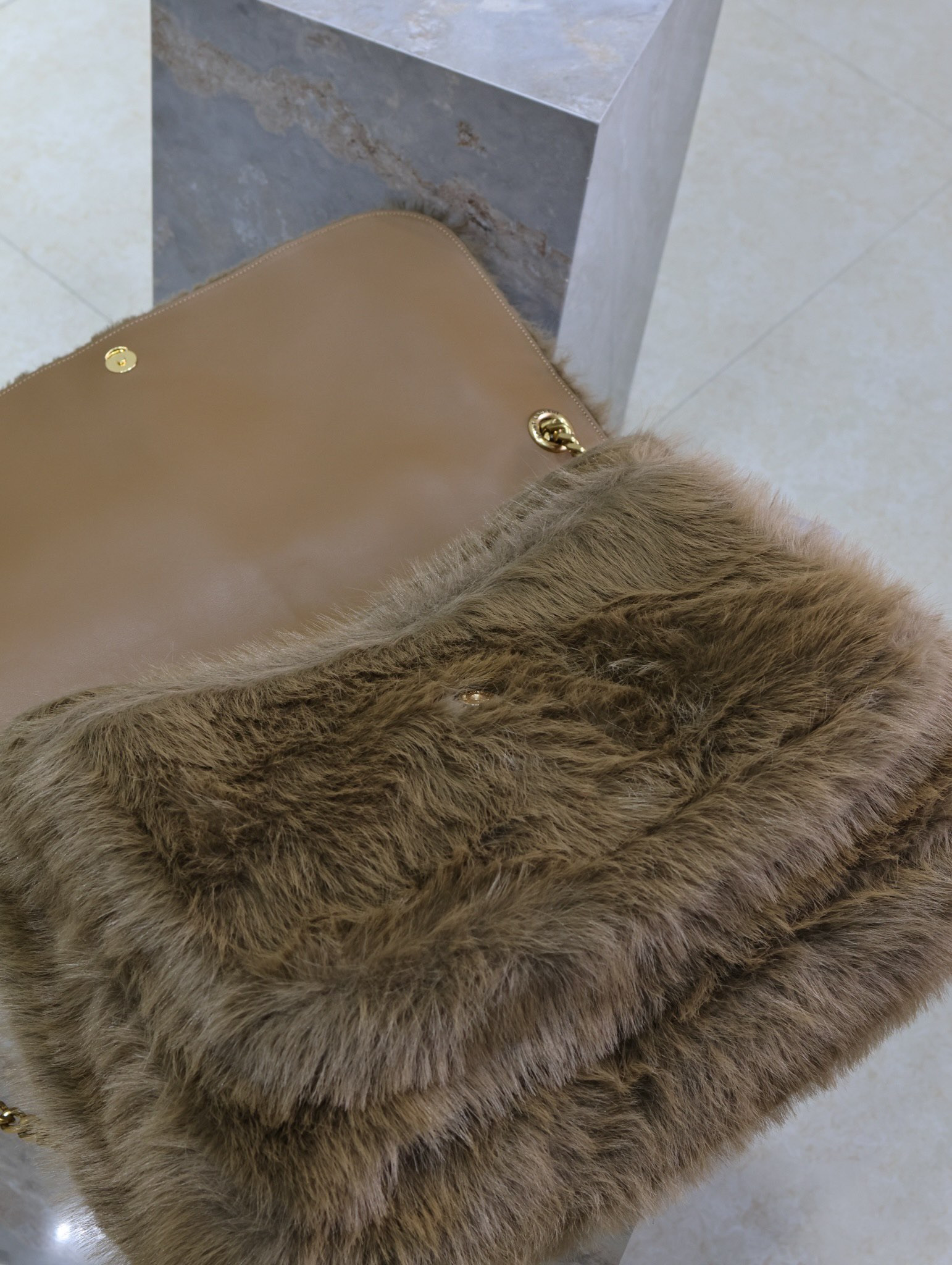 Y*L niki large in shearling 47 x 34 x 16 cm