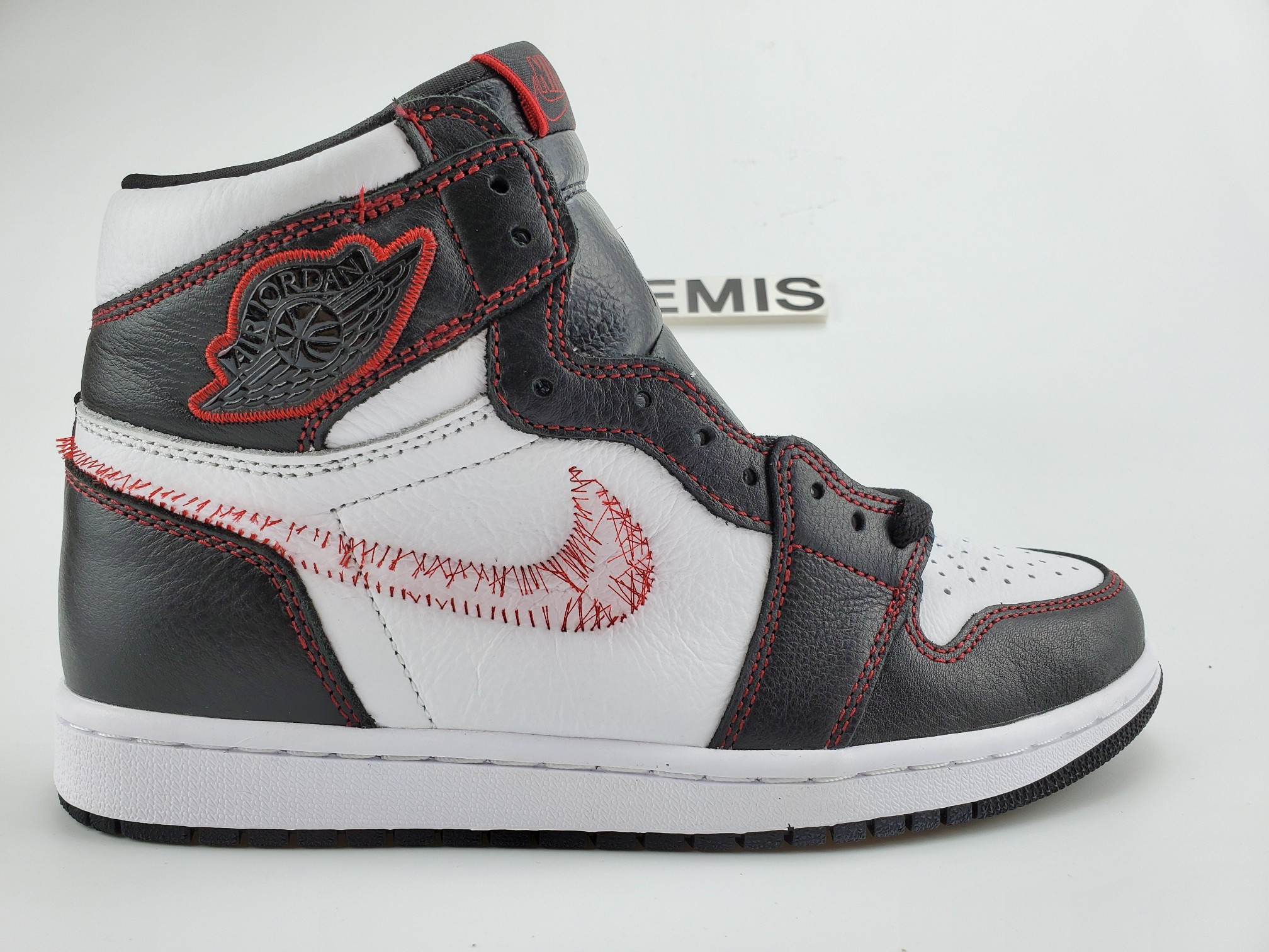 Air Jordan 1 Retro High OG Defiant
