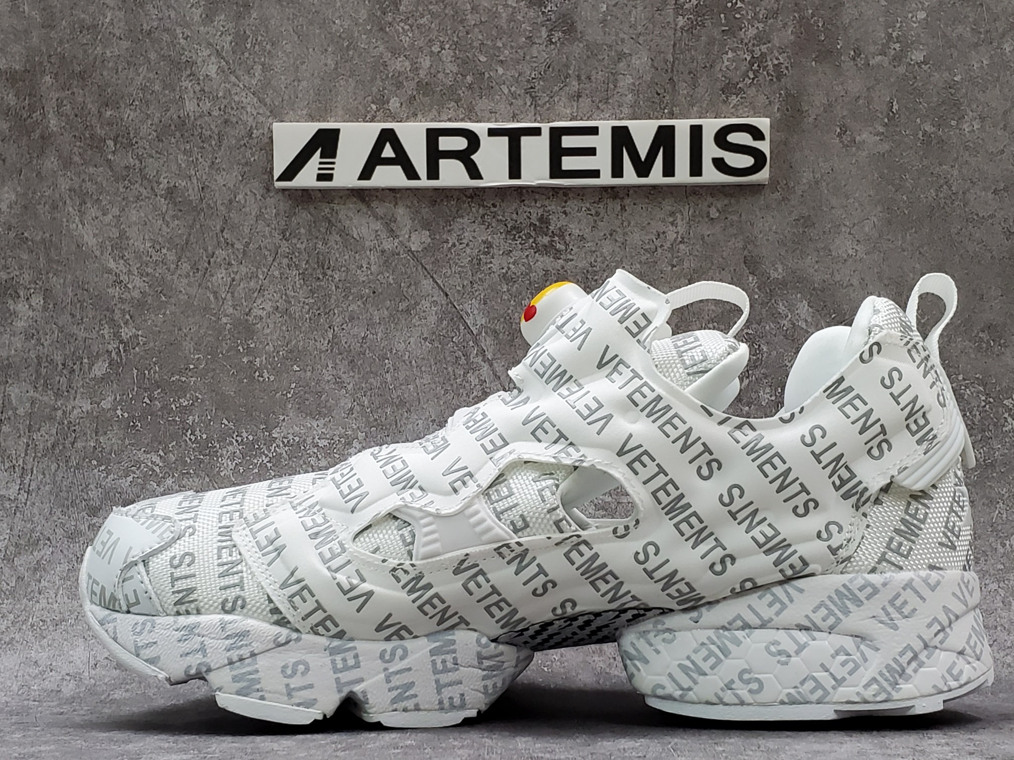 Reebok VETEMENTS x InstaPump Fury 