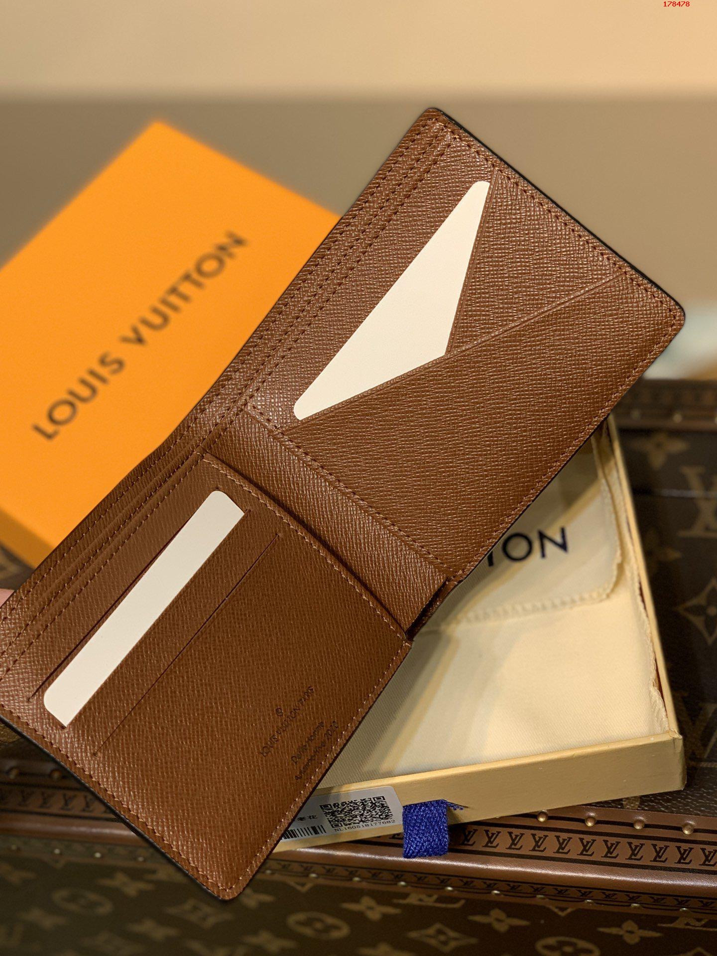LV MULTIPLE WALLET M69699