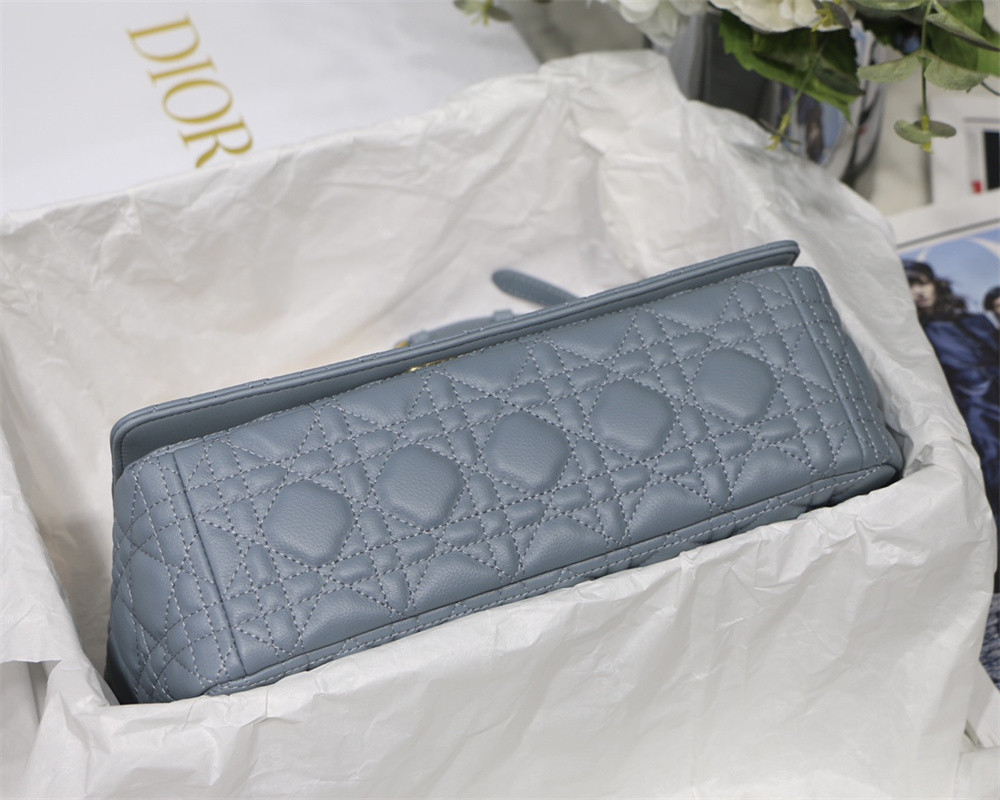 large d*or caro bag light blue S*pple cannage calfskin 29 x 18 x 10 cm