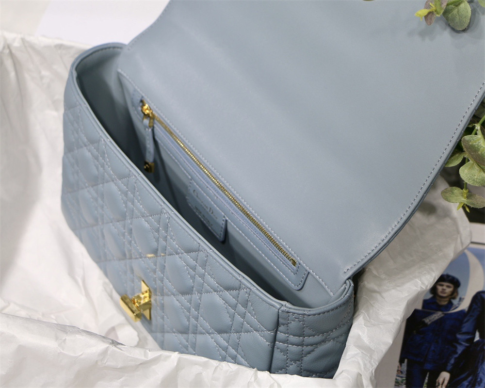 large d*or caro bag light blue S*pple cannage calfskin 29 x 18 x 10 cm