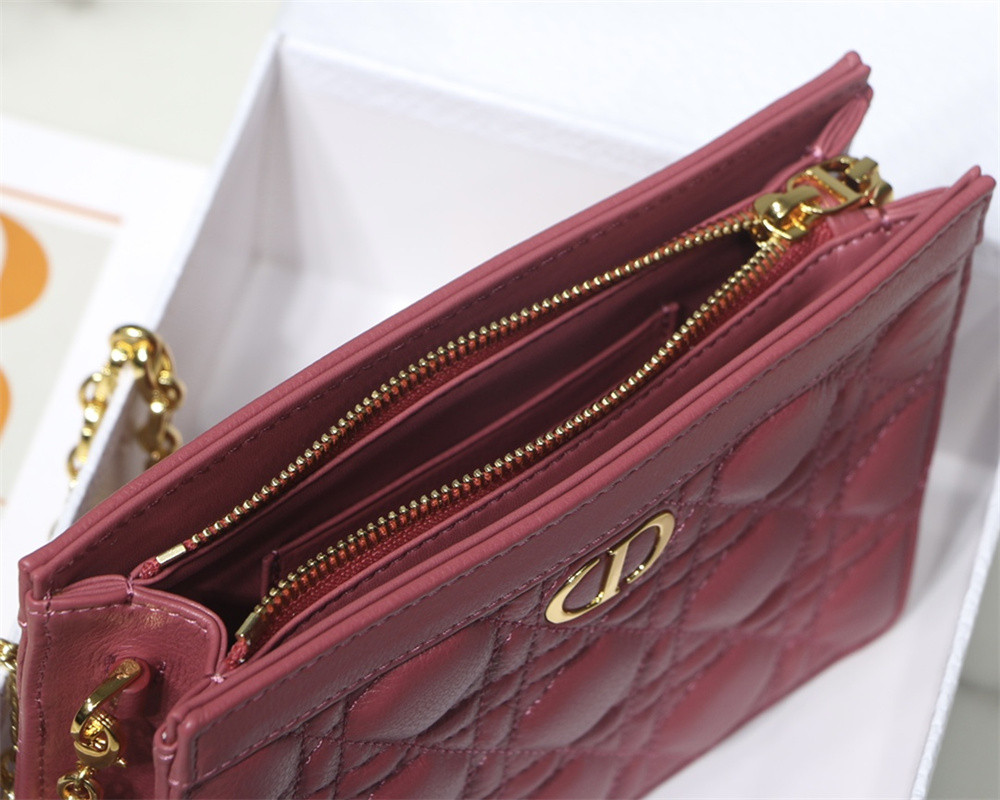 d*or caro zipped pouch with chain red S*pple cannage calfskin 19 x 14 x 4.5 cm