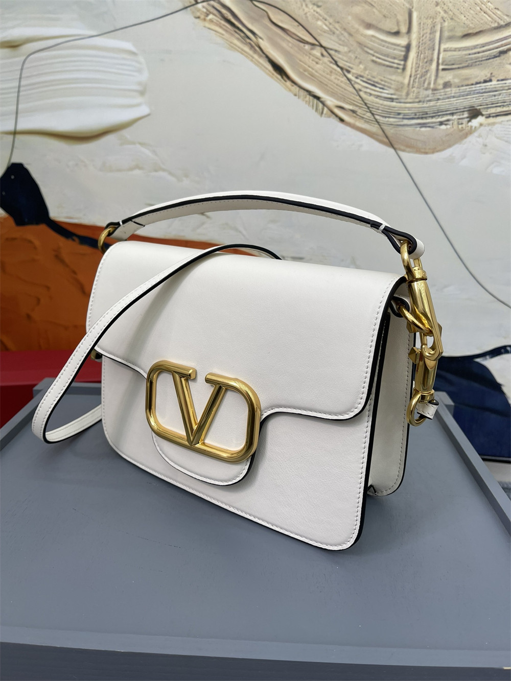 Va1e*ntin0 garavani locÒ calfskin shoulder small bag 22 x 16  x 7 cm