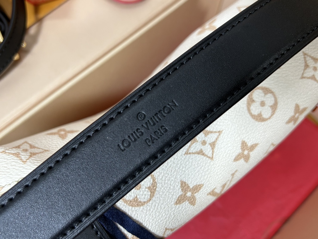 LV Side Trunk MM M46907 8.3 x 5.5 x 2.4 inches