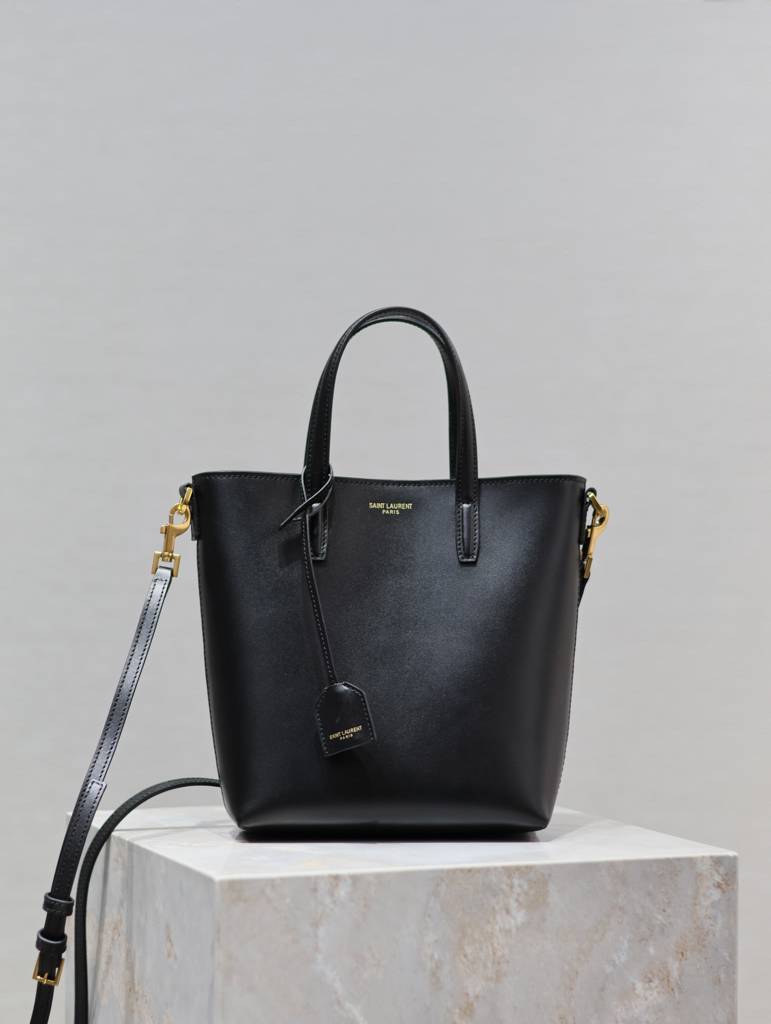 y*l Sa**t Lau*nt paris mini toy shopping in smooth leather black 7.1 x 6.7 x 3.1 inches