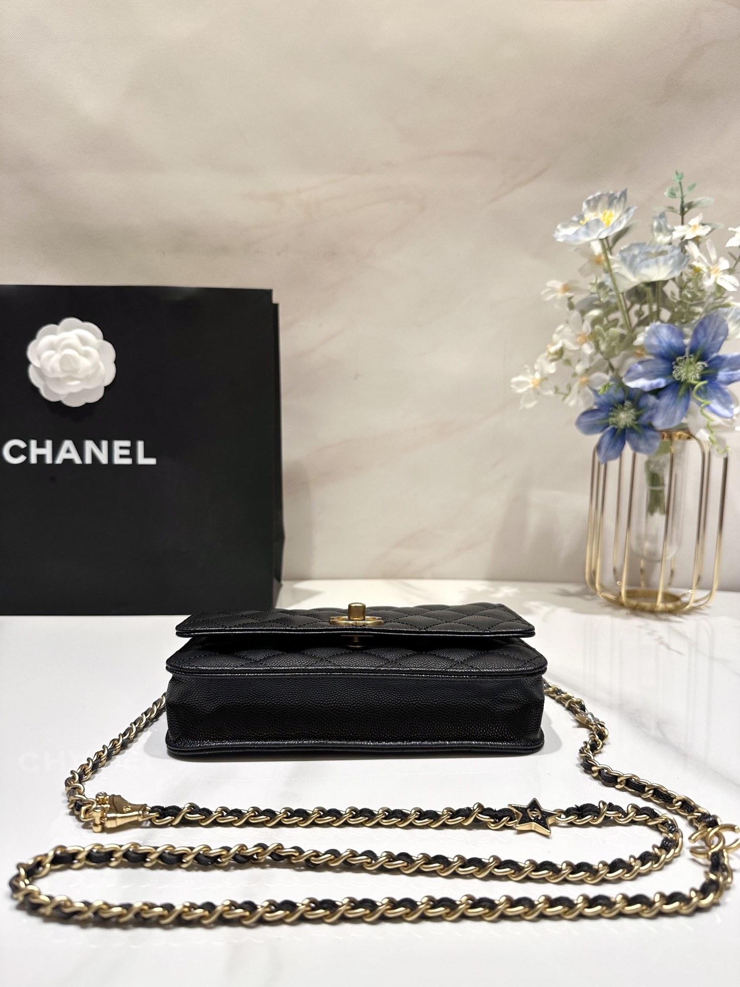 Ch*el classic wallet on chain 4.8 × 7.5 × 1.4 in
