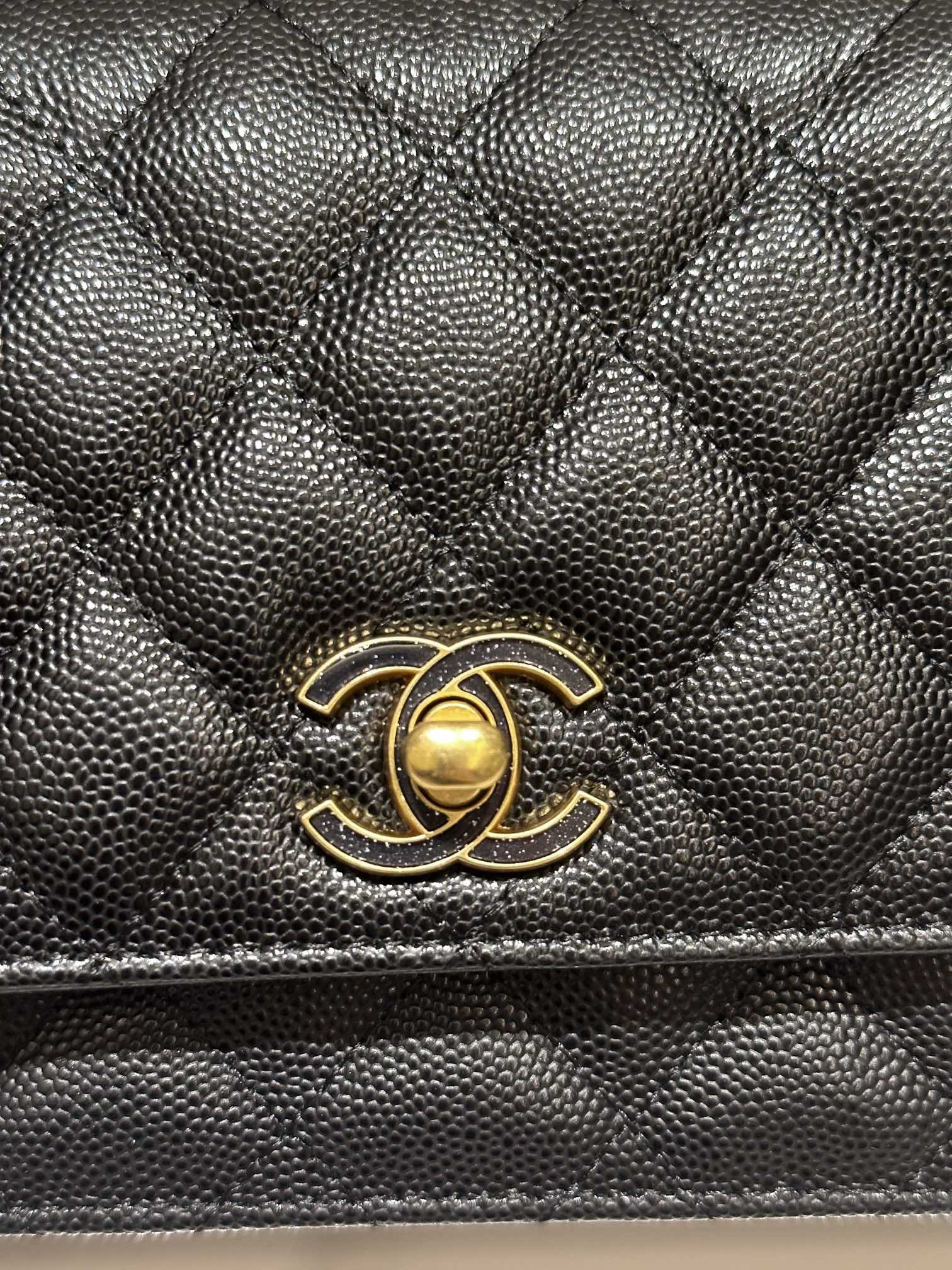 Ch*el classic wallet on chain 4.8 × 7.5 × 1.4 in