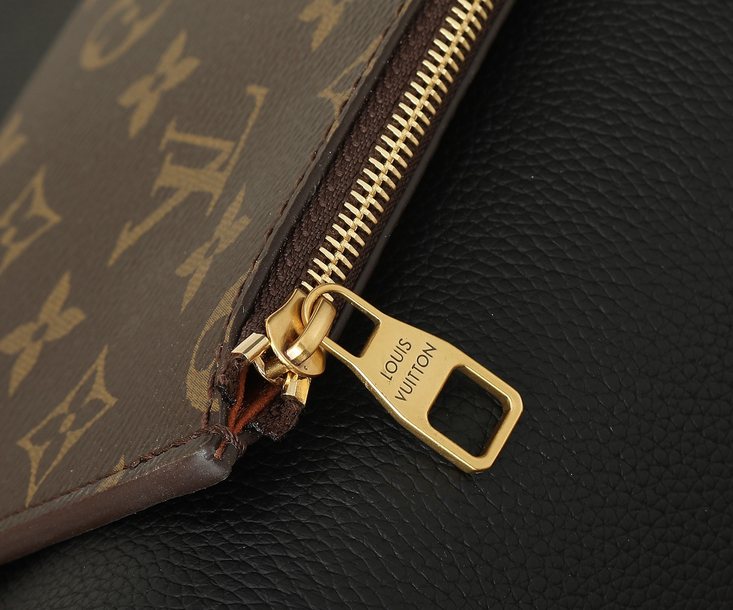 LV Low Key Hobo MM M24856 12.2 x 13.8 x 7.1 in
