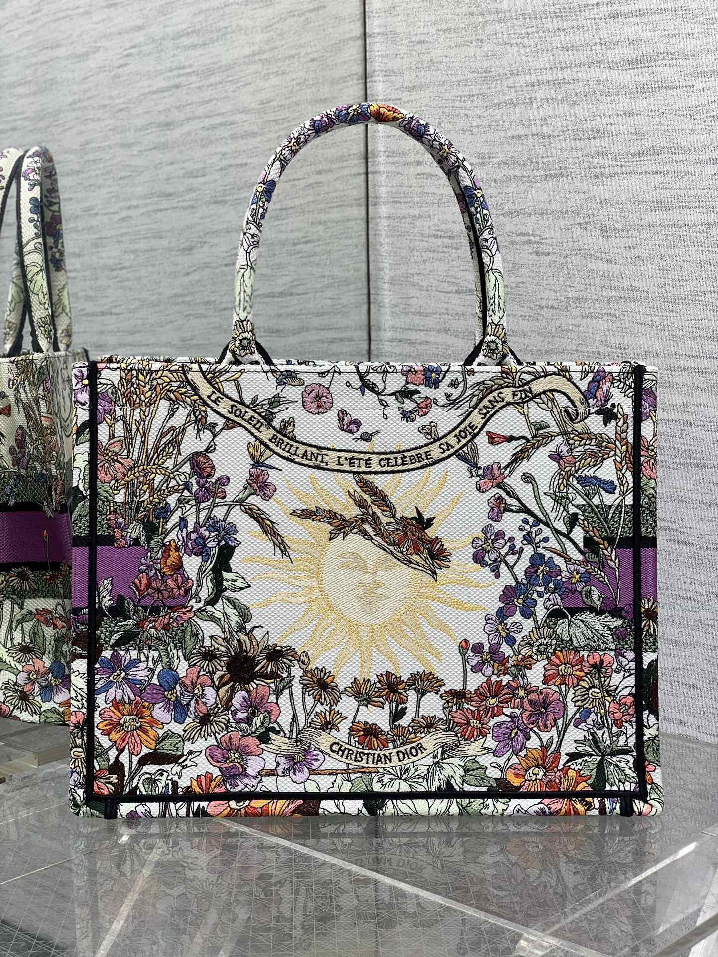 medium D*or book tote  ecru multicolor D*or 4 saisons Été soleil embroidery 36 x 27.5 x 16.5 cm