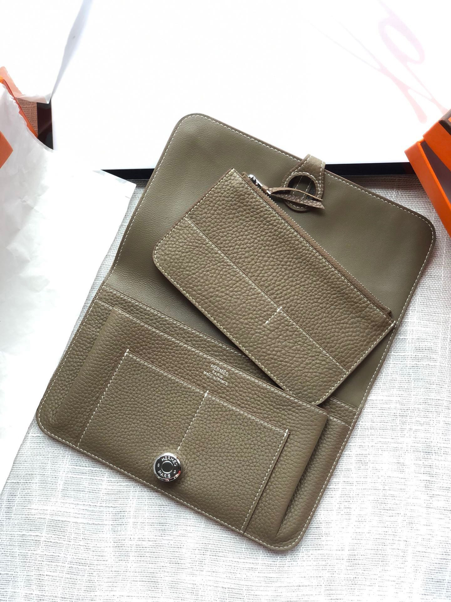H**me5 dogon duo wallet 20.1cm