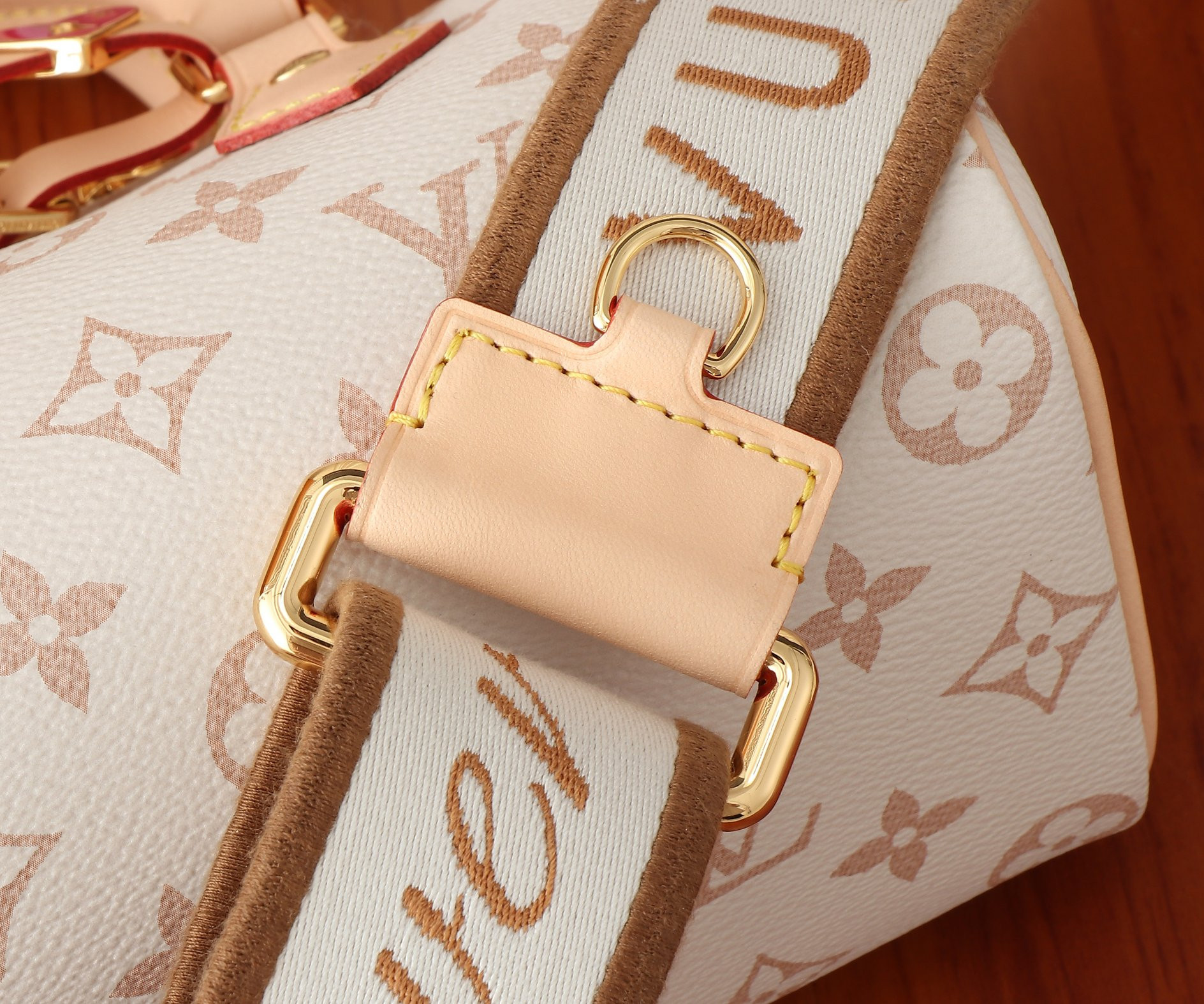 LV Speedy 18 M24474 18x12.5x11CM