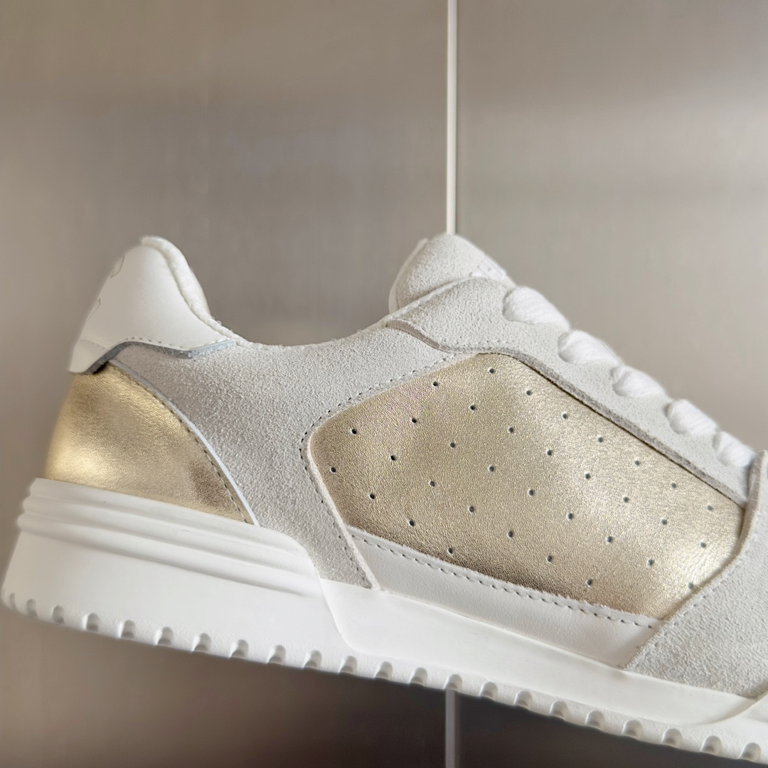 ua Ch*el sneaker