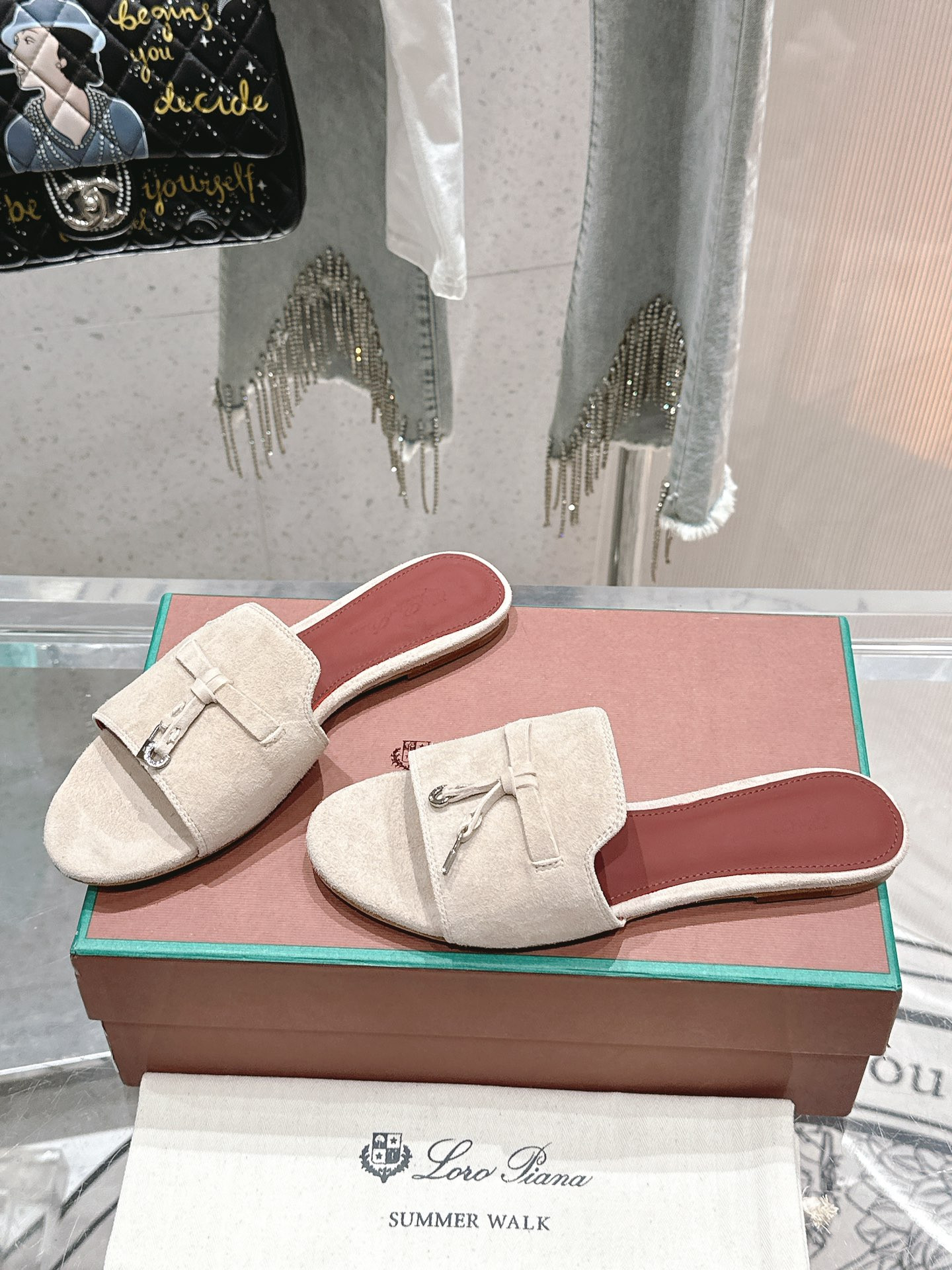 ua L**o p*ana summer charms sandal