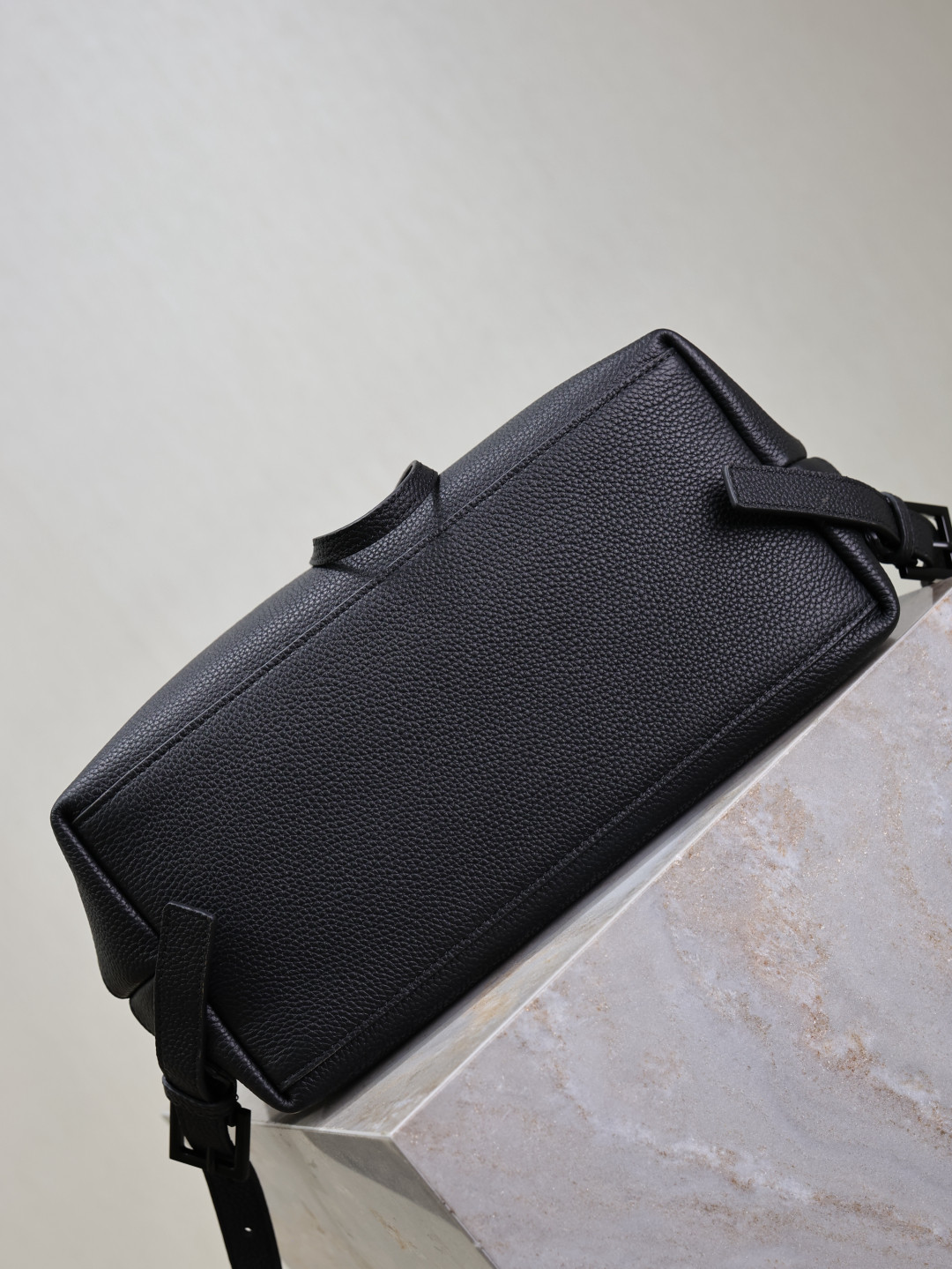 Y*L sac de jour backpack in grained leather 29 x 37.5 x 14 cm
