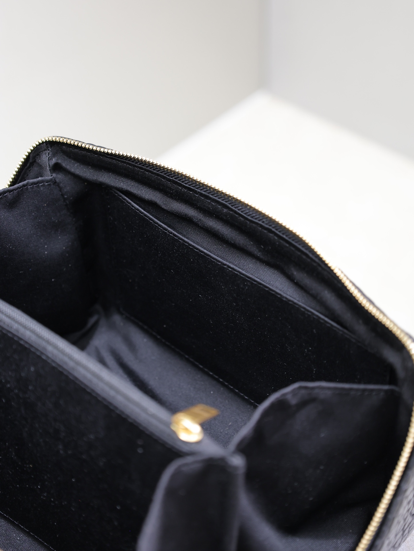 Y*L gaby vanity case in grained leather 21x13x13cm