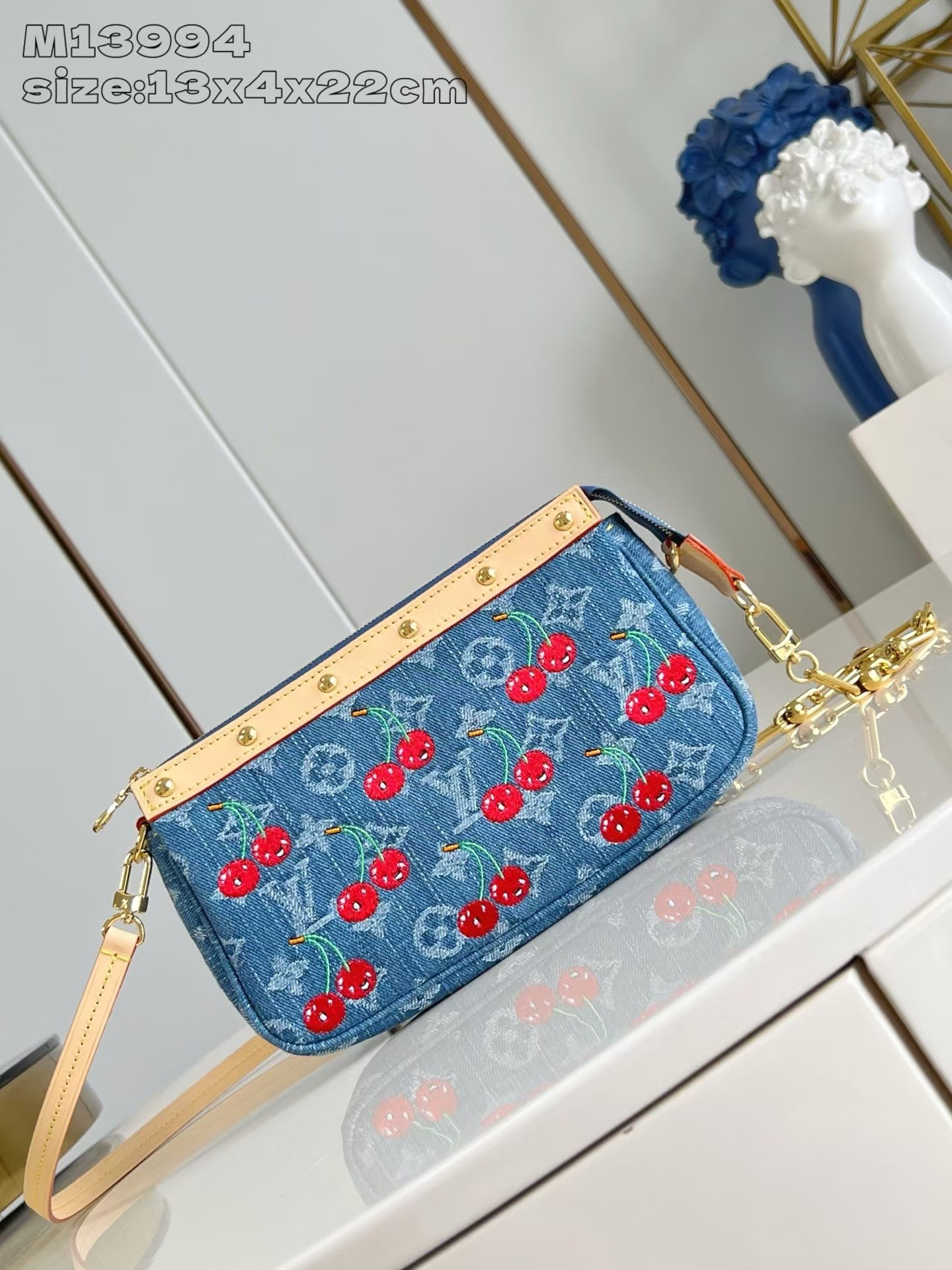 LV x TM Pochette Accessoires M13994 22x13x4cm