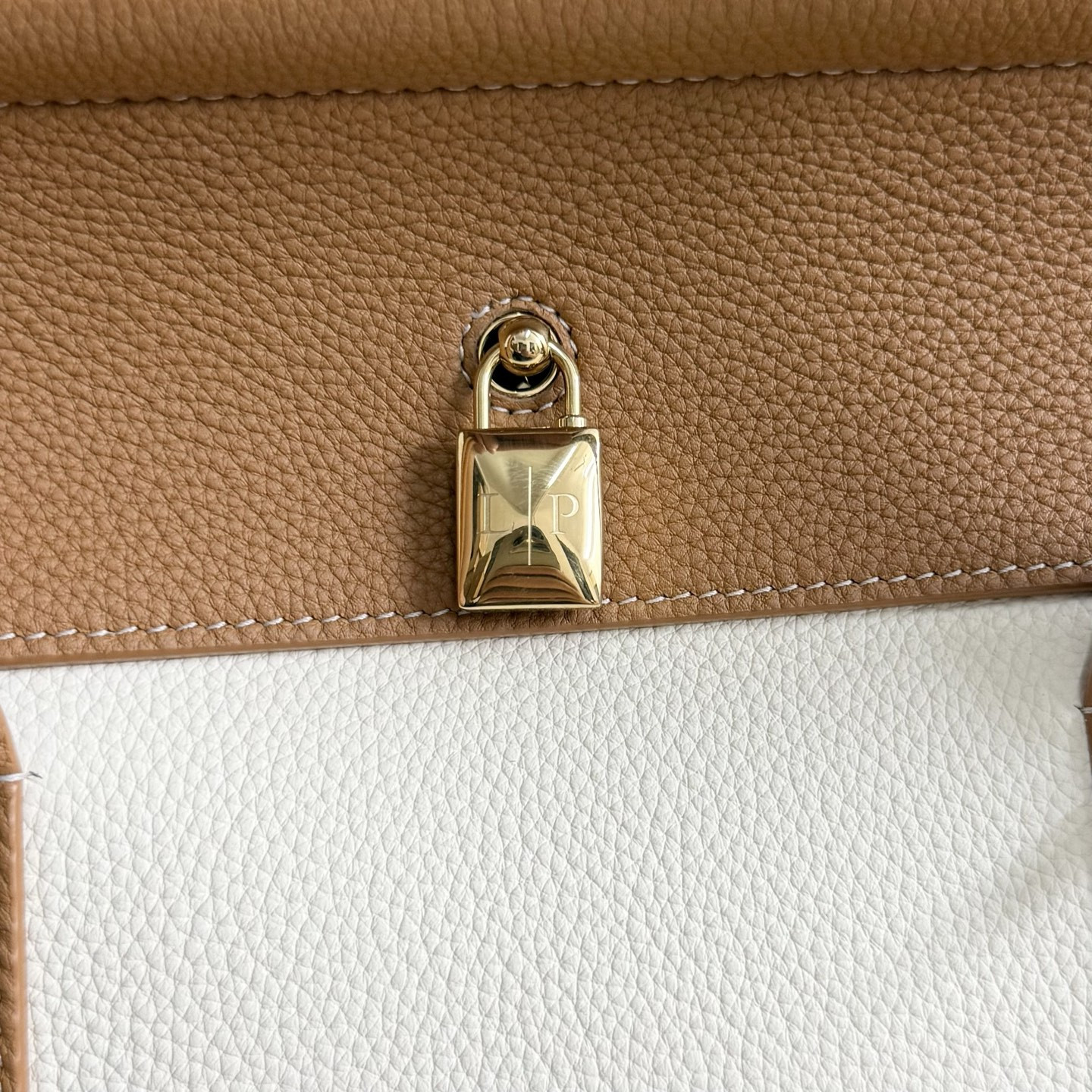 L**o p*ana loom l32 calfskin 33x23x18cm