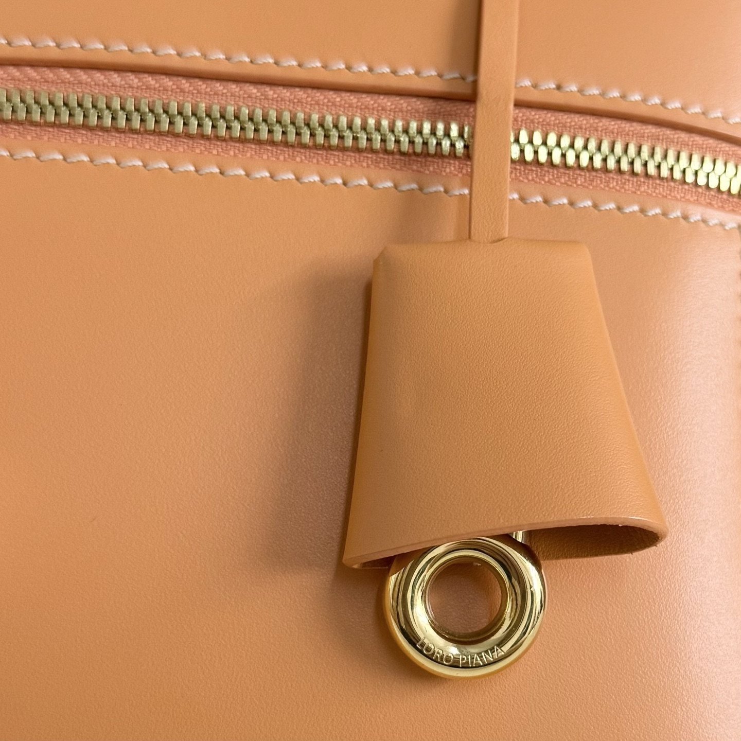L**o p*ana extra pocket l27 calfskin 16x27x10cm
