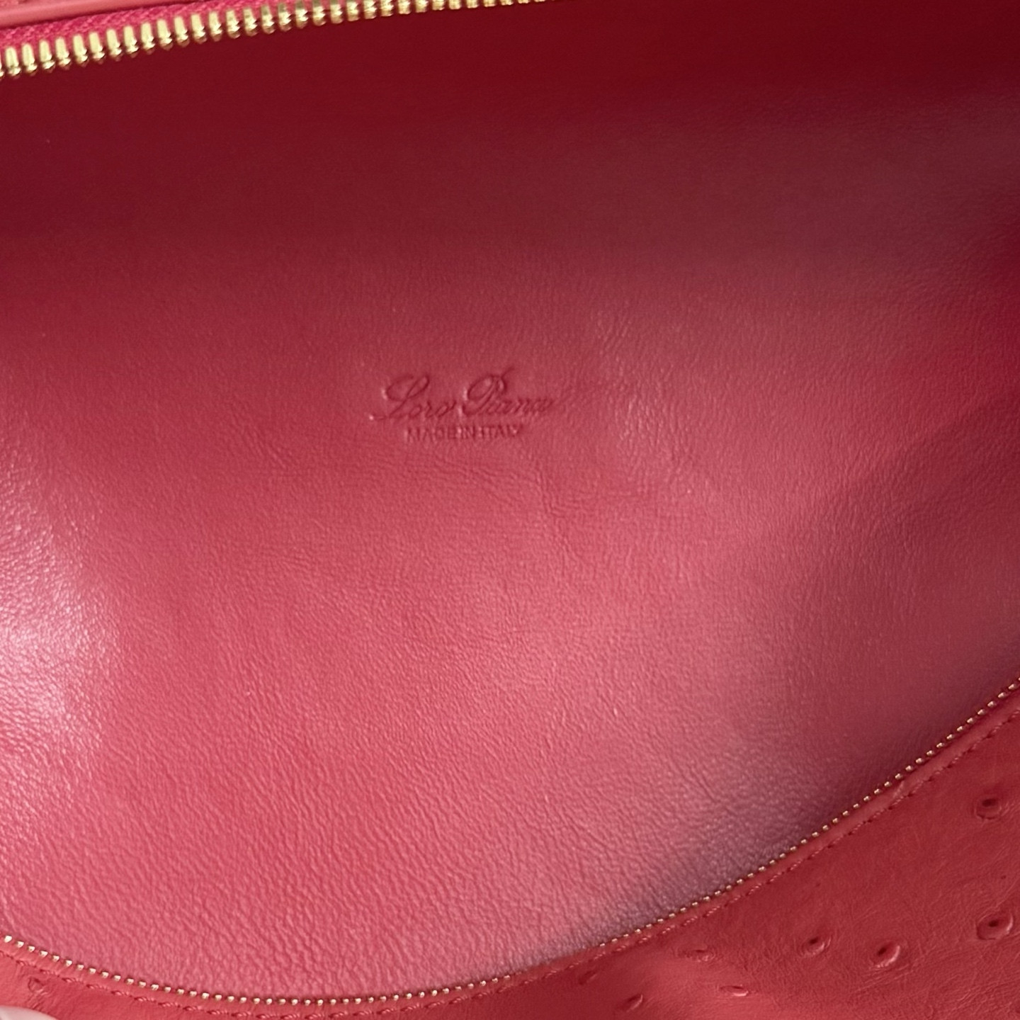 L**o p*ana extra pocket l27 ostrich-grained leather 16x27x10cm