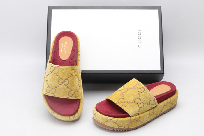 G*u*i slippers