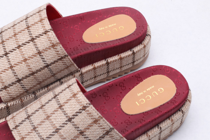 G*u*i slippers