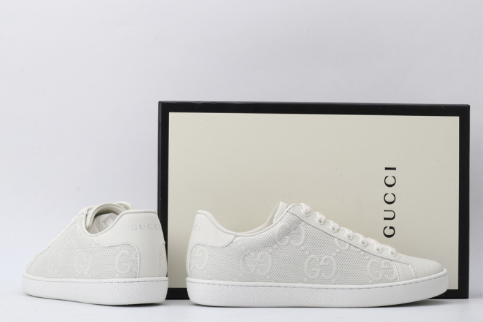 G*u*i low-top sneaker