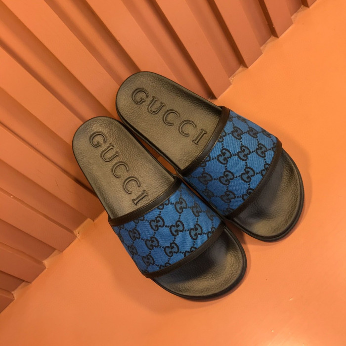 G*u*i slippers