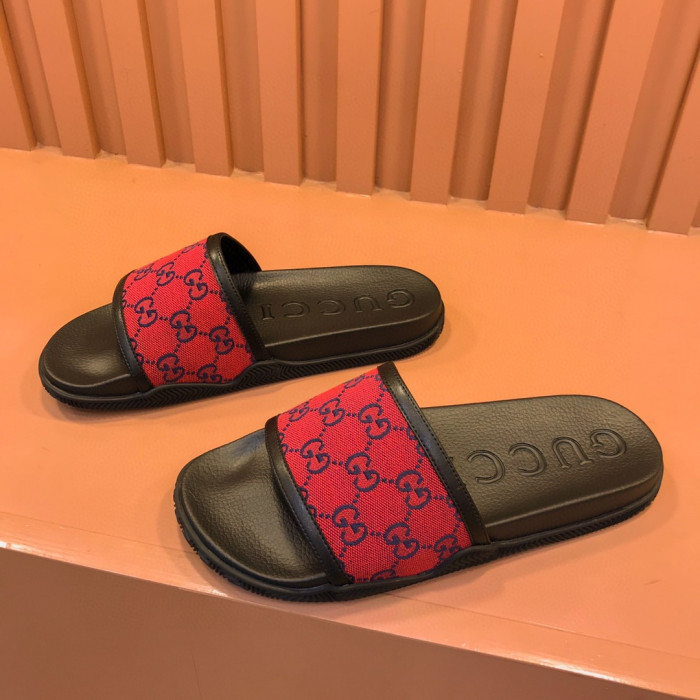 G*u*i slippers