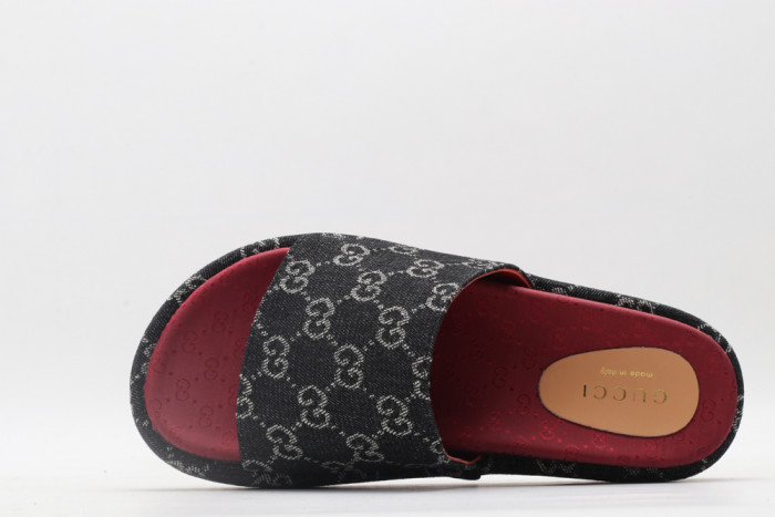 G*u*i slippers