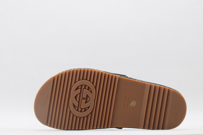 G*u*i slippers