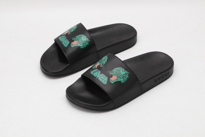 G*u*i slippers