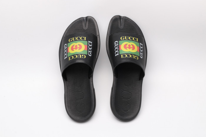 G*u*i slippers