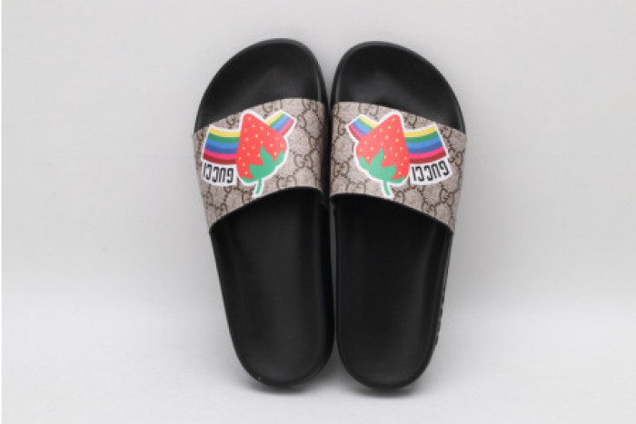 G*u*i slippers