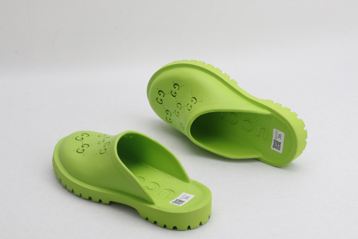 G*u*i slippers