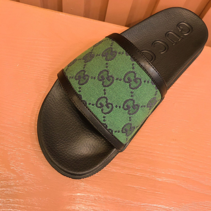 G*u*i slippers