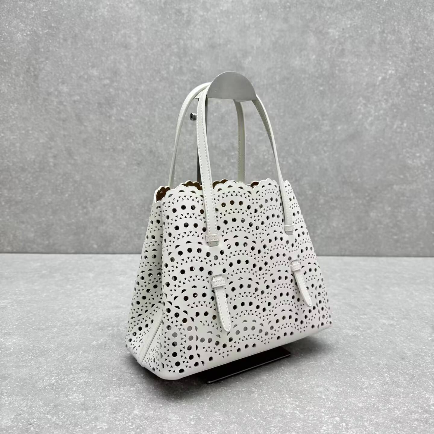 ALAÏA Mina 25 bag In Vienne Wave 25x20x13cm