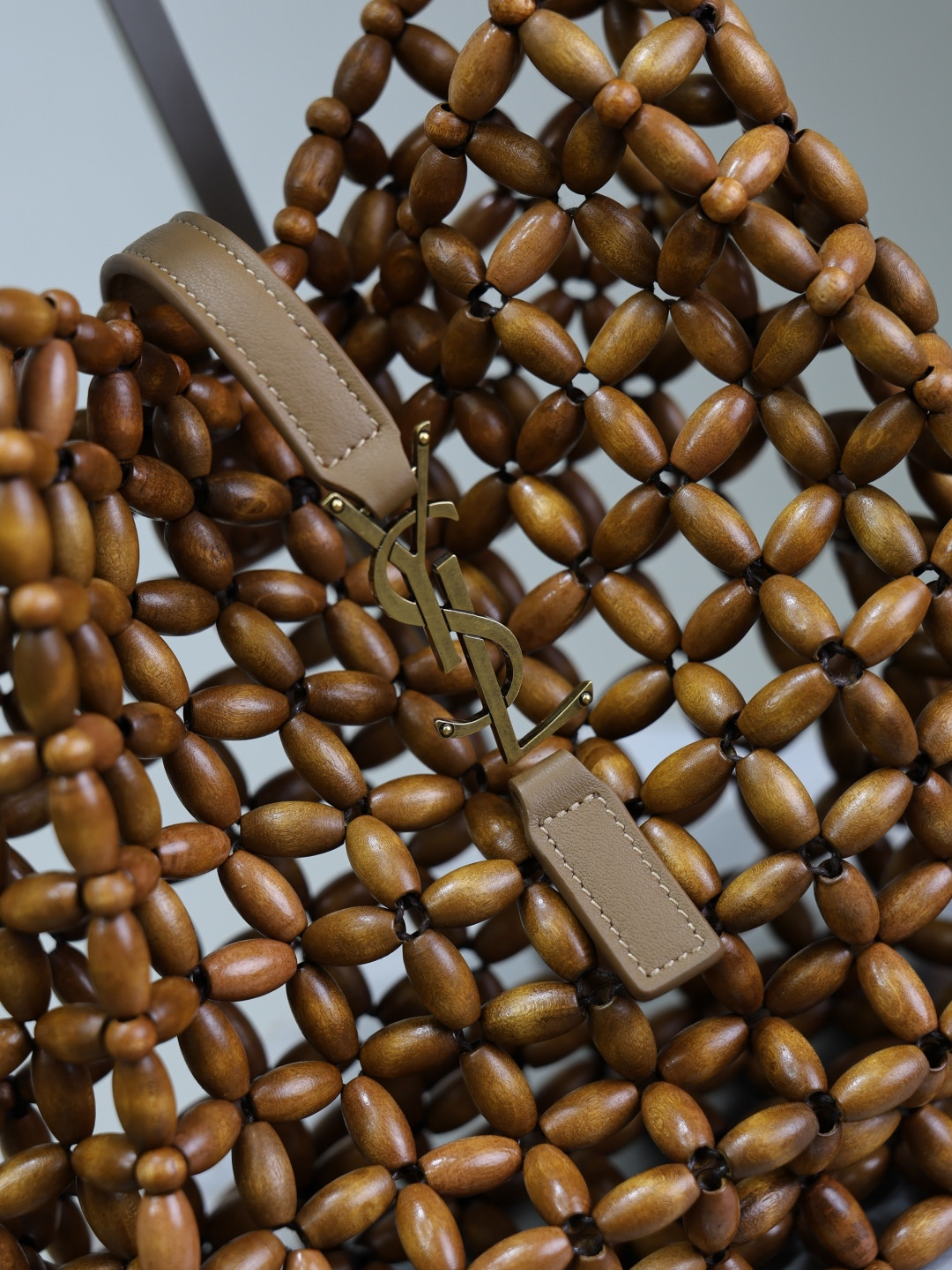 Y51 LE 5 à 7 wood beads 23x22x8.5cm