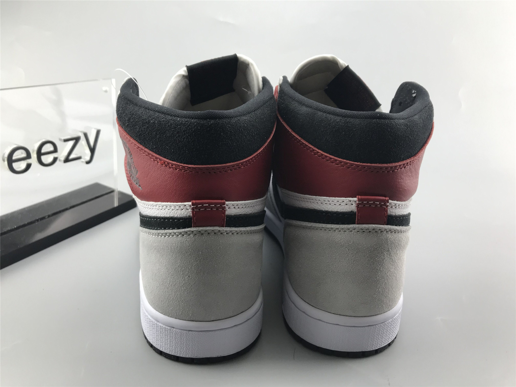 UA AIR JORDAN 1 RETRO HIGH LIGHT SMOKE GREY