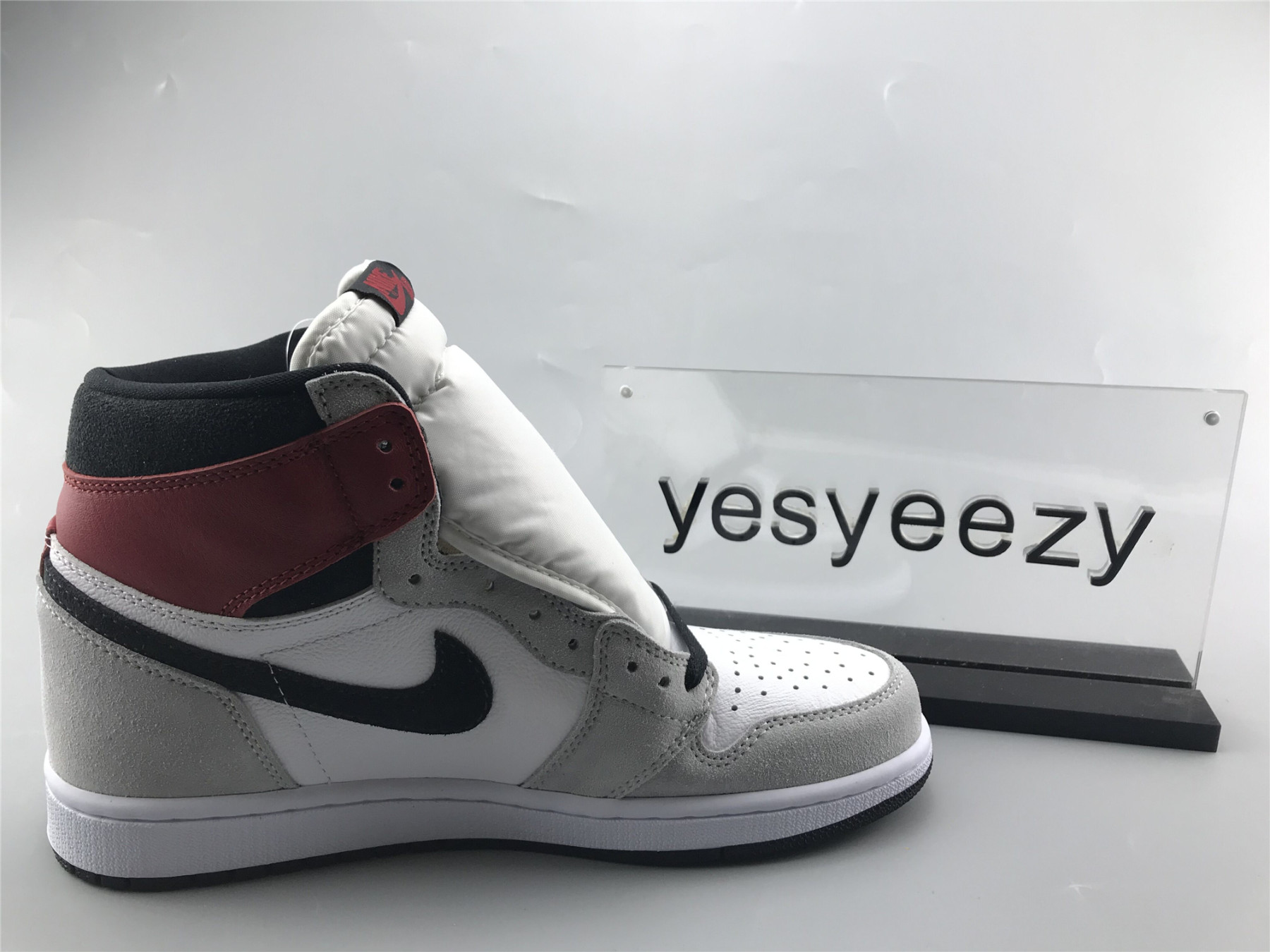 UA AIR JORDAN 1 RETRO HIGH LIGHT SMOKE GREY