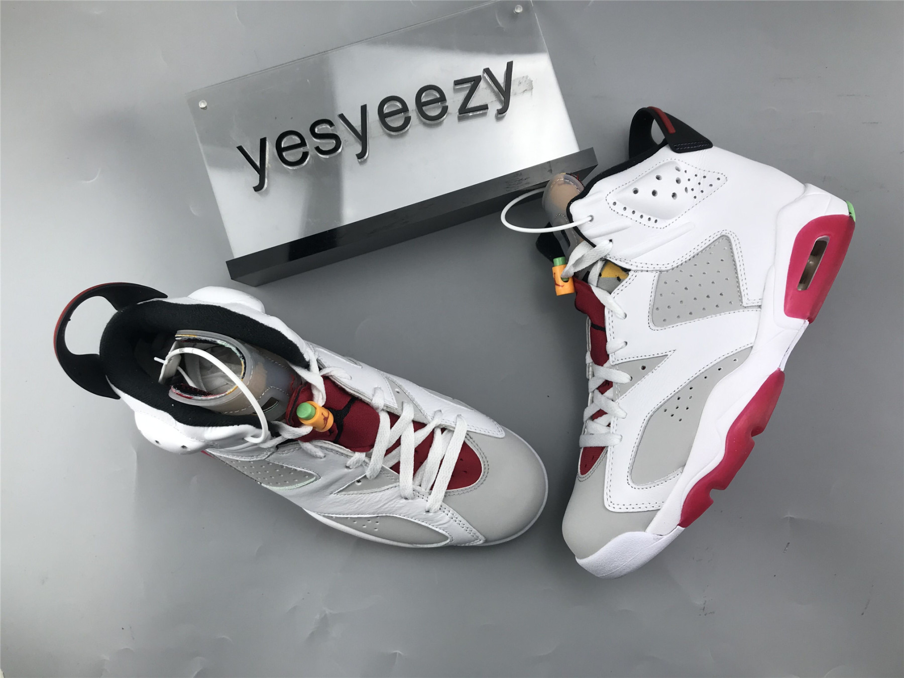 UA AIR JORDAN 6 RETRO "NEUTRAL GREY"