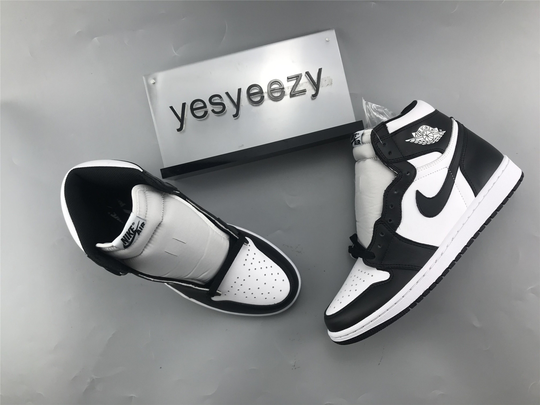 UA AIR JORDAN 1 RETRO HIGH OG "BLACK WHITE"