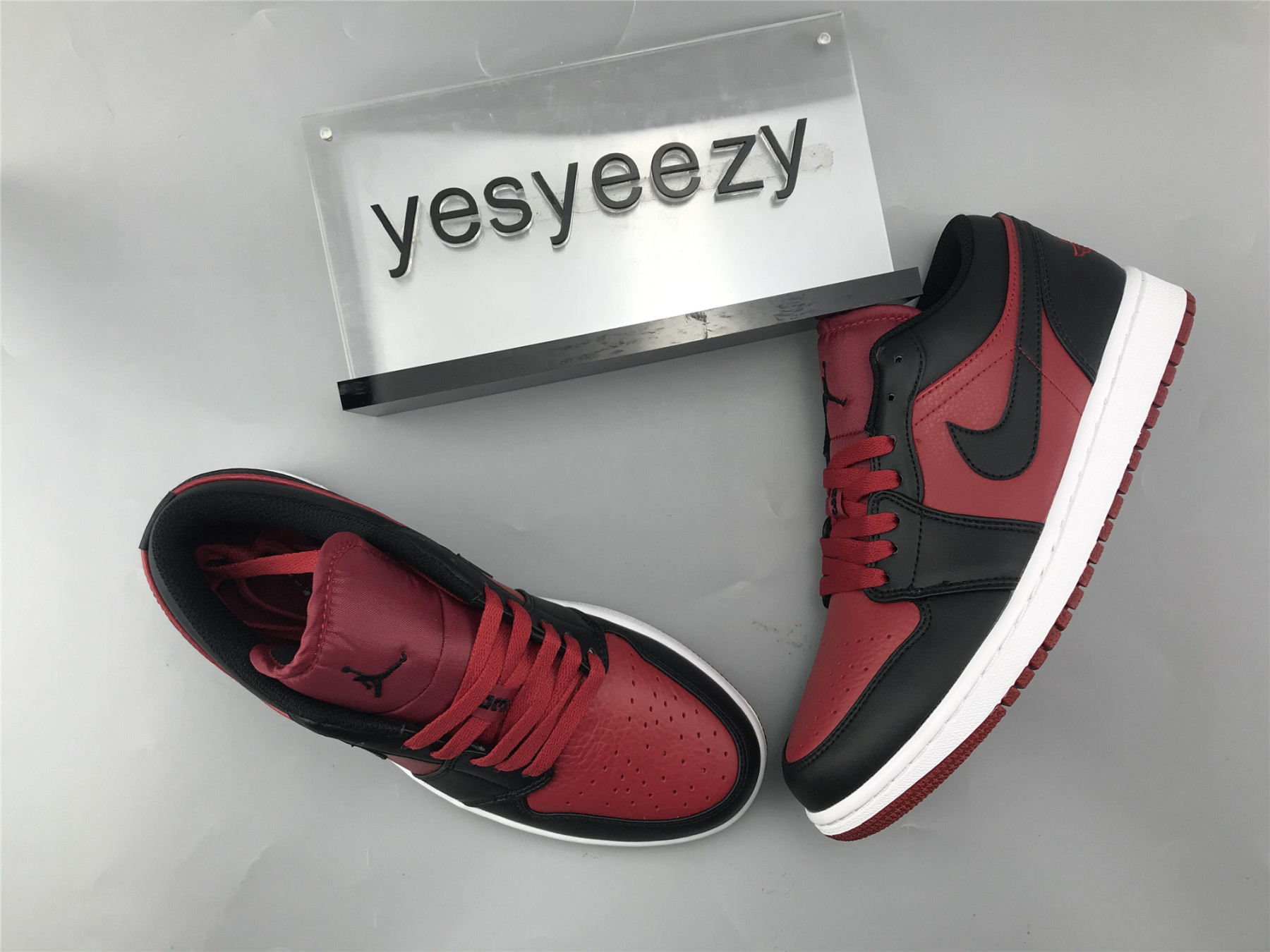 UA AIR JORDAN 1 RETRO LOW 