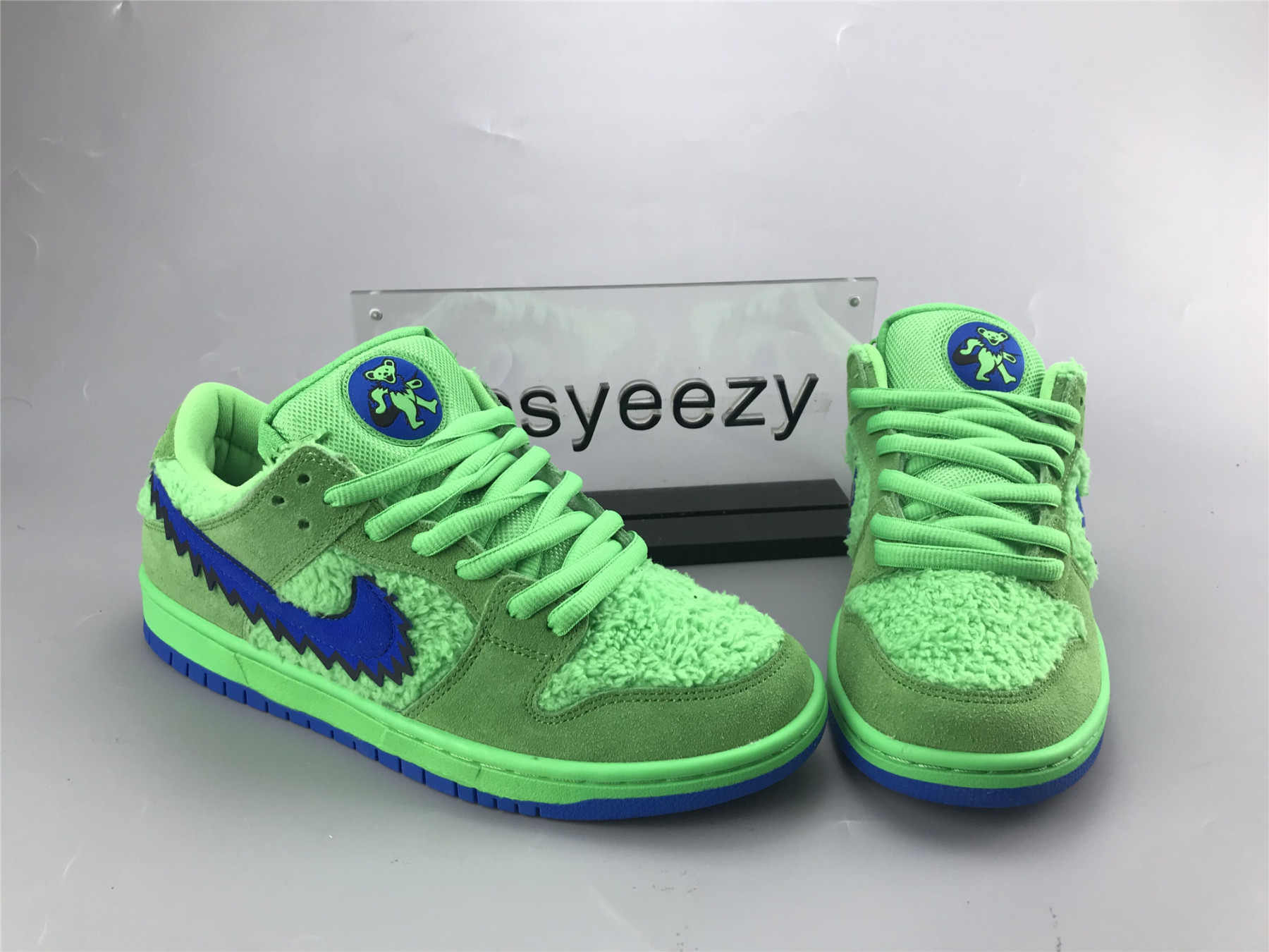 UA NIKE GRATEFUL DEAD X DUNK LOW SB 
