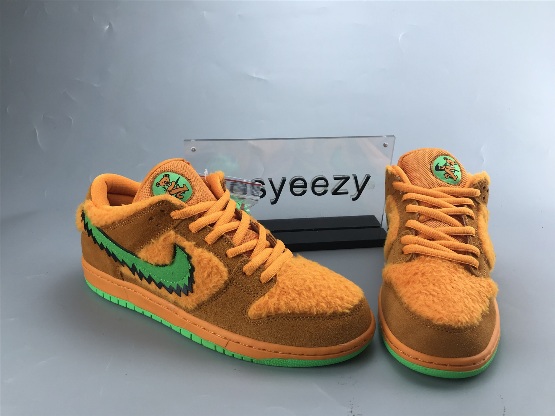 UA NIKE GRATEFUL DEAD X DUNK LOW SB 