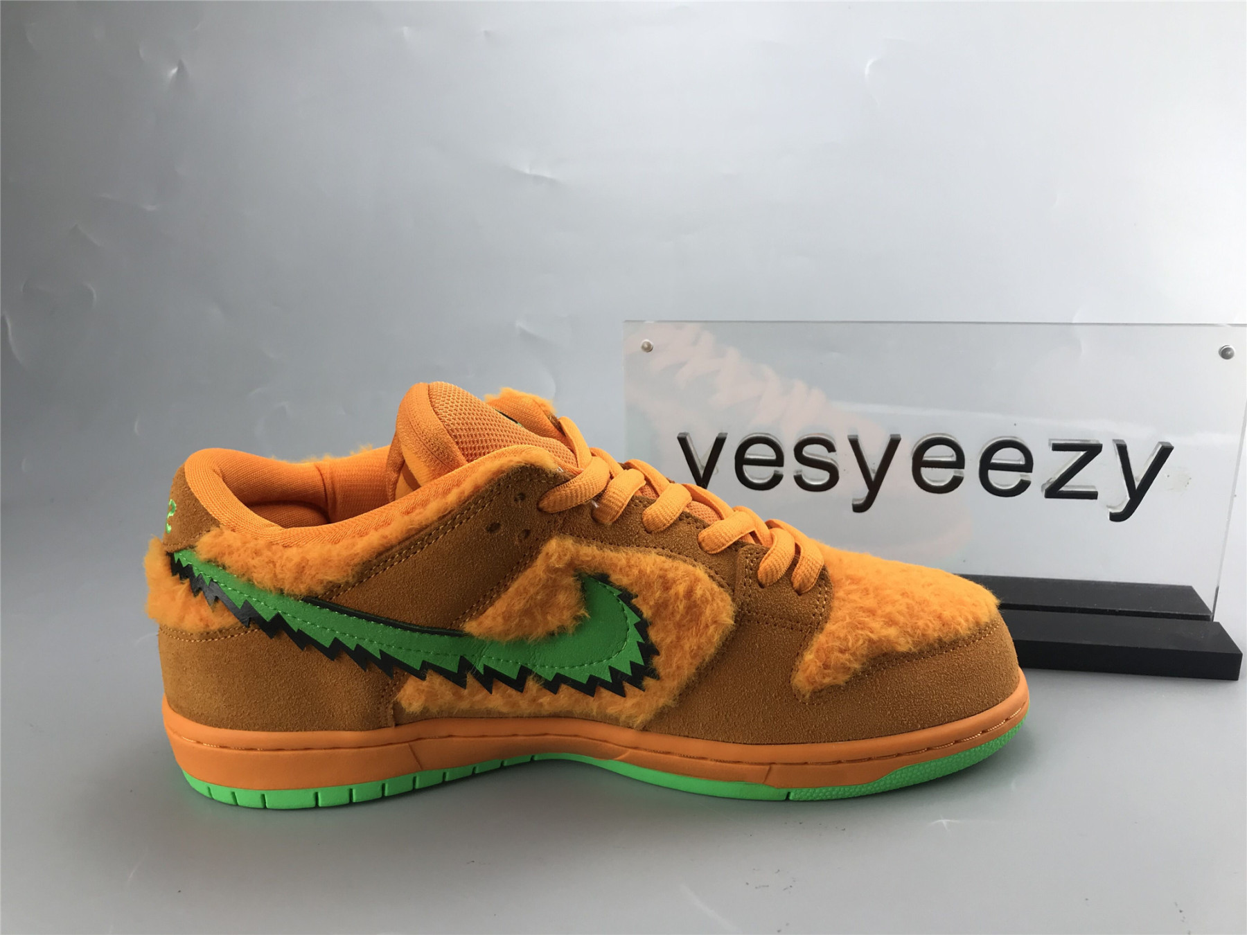 UA NIKE GRATEFUL DEAD X DUNK LOW SB 