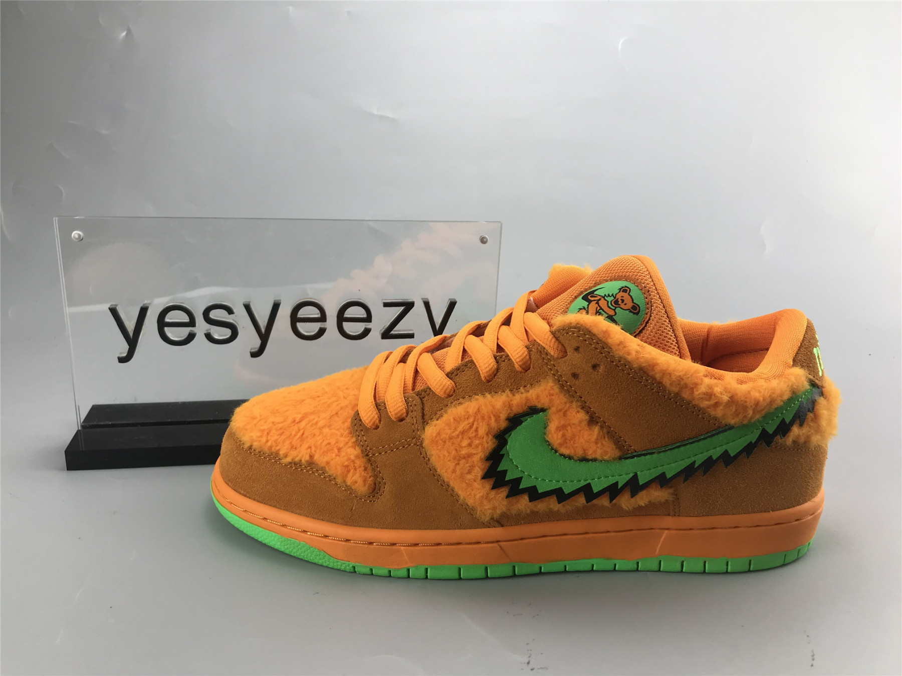 UA NIKE GRATEFUL DEAD X DUNK LOW SB 